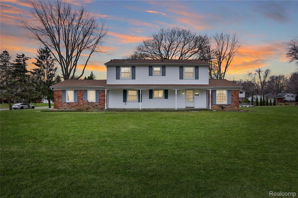 32319 Nottingwood Street, Farmington Hills, MI 48334