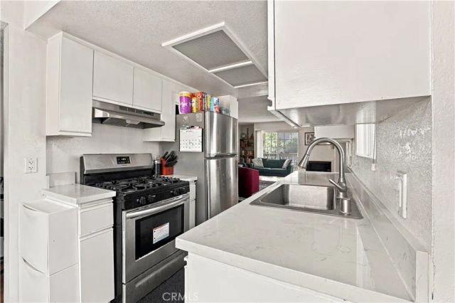 147 W Acacia 160, Glendale, CA 91204
