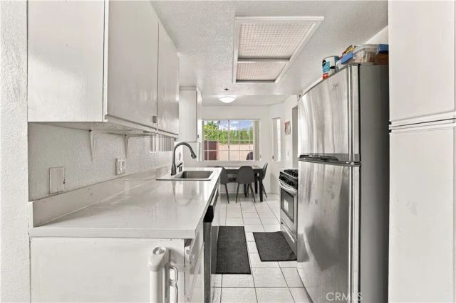 147 W Acacia 160, Glendale, CA 91204
