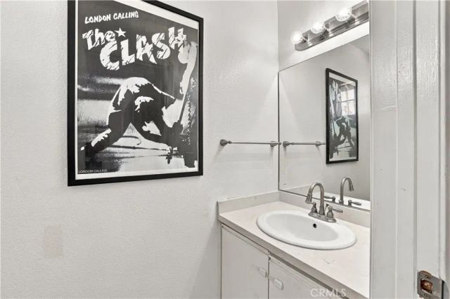147 W Acacia 160, Glendale, CA 91204