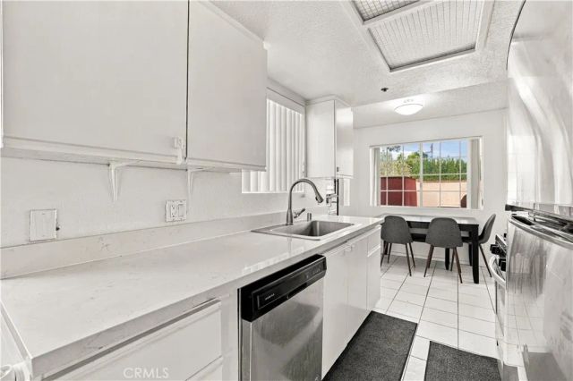 147 W Acacia 160, Glendale, CA 91204