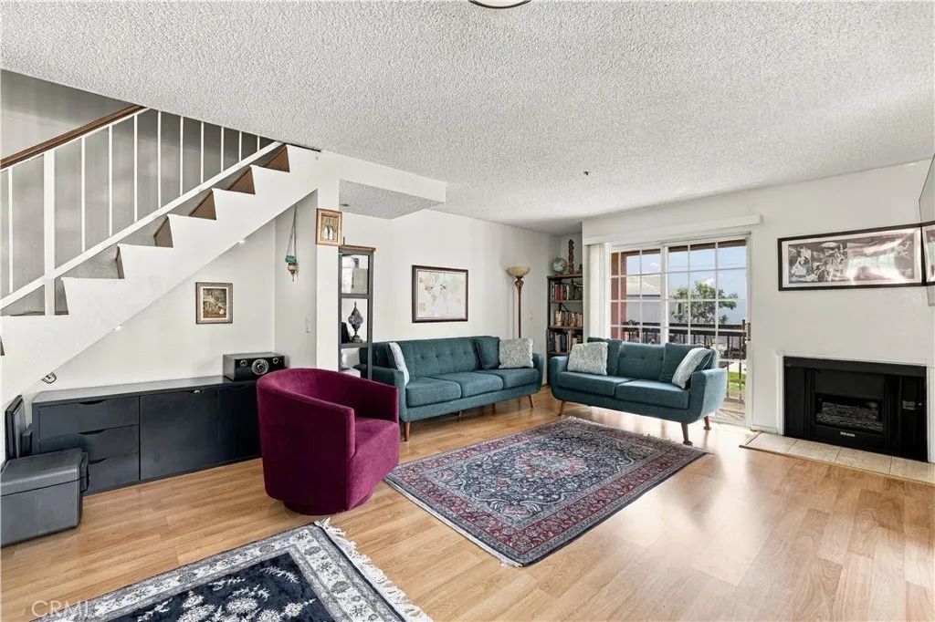 147 W Acacia 160, Glendale, CA 91204