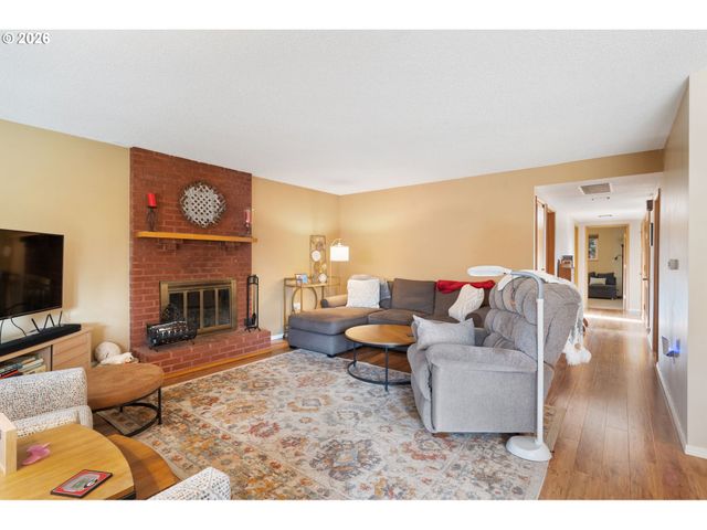 12441 Sw KING GEORGE Dr, Portland, OR 97224