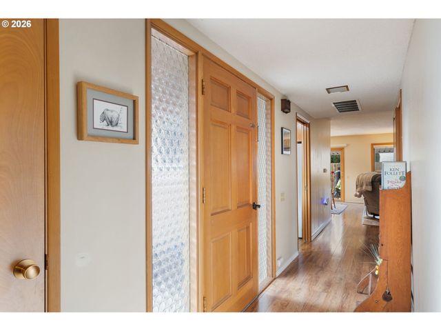 12441 Sw KING GEORGE Dr, Portland, OR 97224