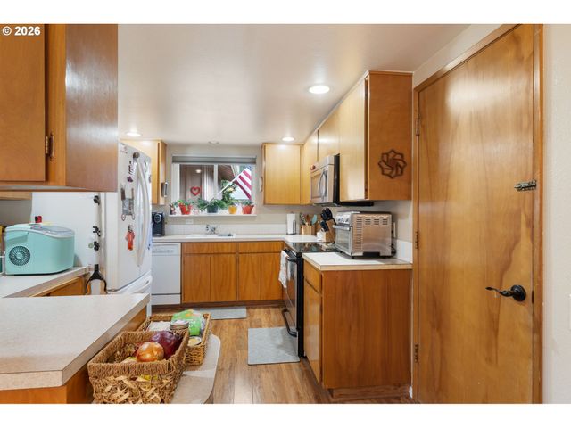 12441 Sw KING GEORGE Dr, Portland, OR 97224