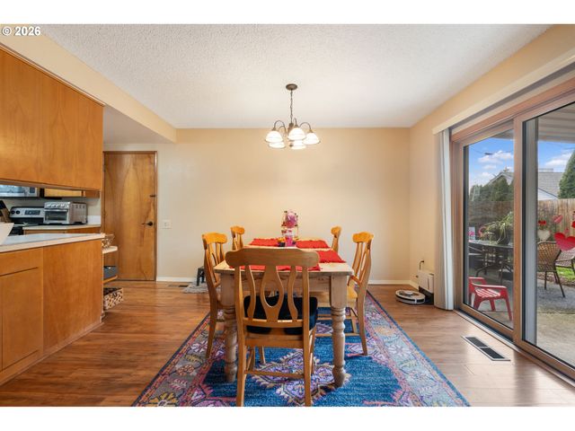 12441 Sw KING GEORGE Dr, Portland, OR 97224