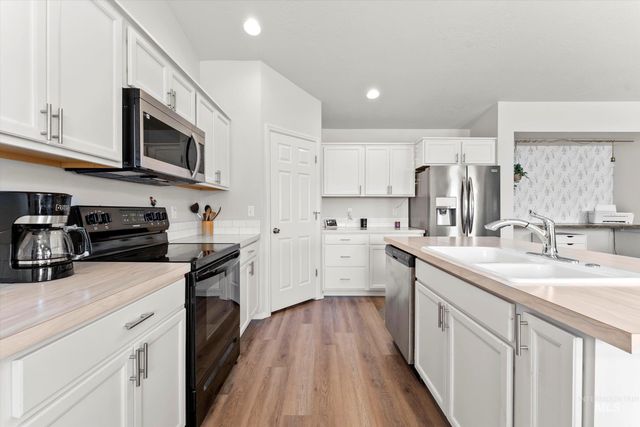 1710 SW Gabar, Mountain Home, ID 83647