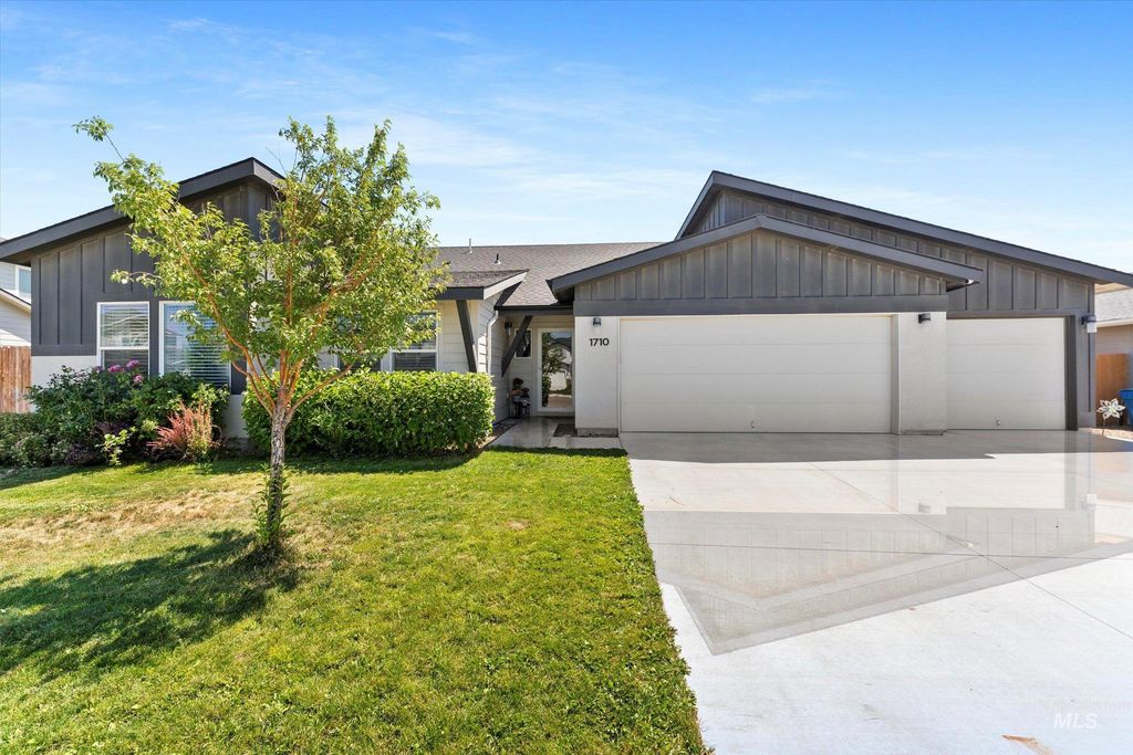 1710 SW Gabar, Mountain Home, ID 83647