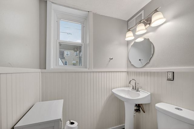 2804 Boston Avenue, Des Moines, IA 50310