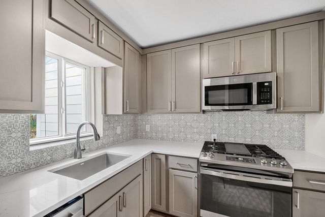 2804 Boston Avenue, Des Moines, IA 50310