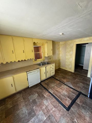 1716 W Hovey Street, Springfield, MO 65802