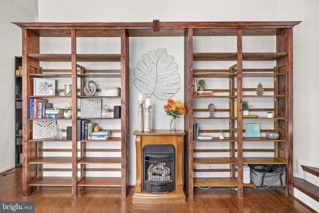 8701 SINCLAIR MILL RD, Manassas, VA 20112