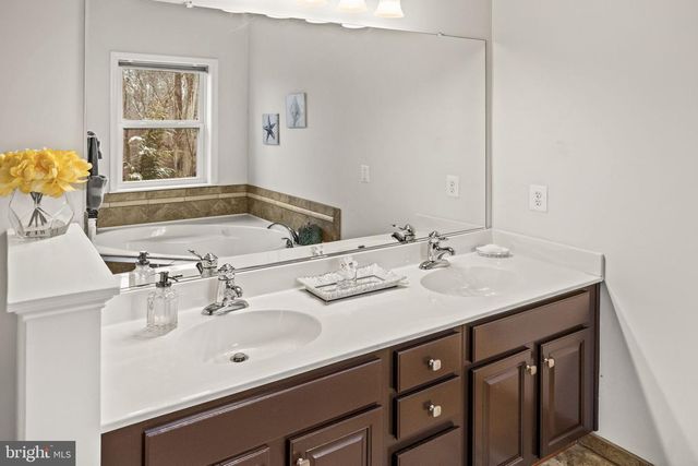 8701 SINCLAIR MILL RD, Manassas, VA 20112