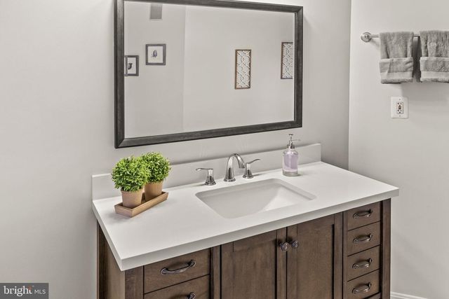 8701 SINCLAIR MILL RD, Manassas, VA 20112