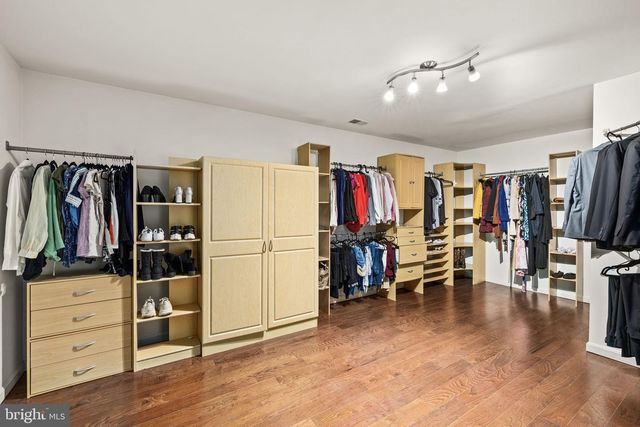 8701 SINCLAIR MILL RD, Manassas, VA 20112