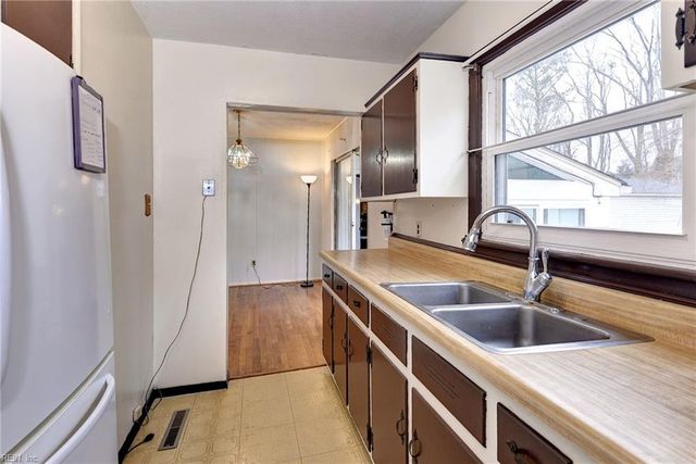 105 Carraway TER, Yorktown, VA 23692