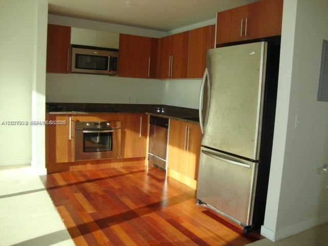 300 S Biscayne Blvd T-2909, Miami, FL 33131