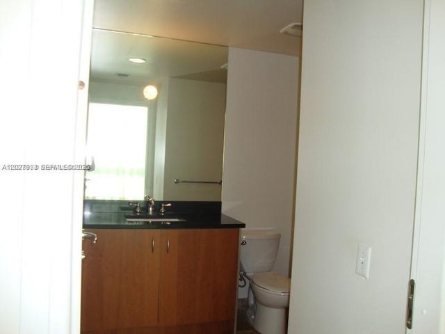 300 S Biscayne Blvd T-2909, Miami, FL 33131