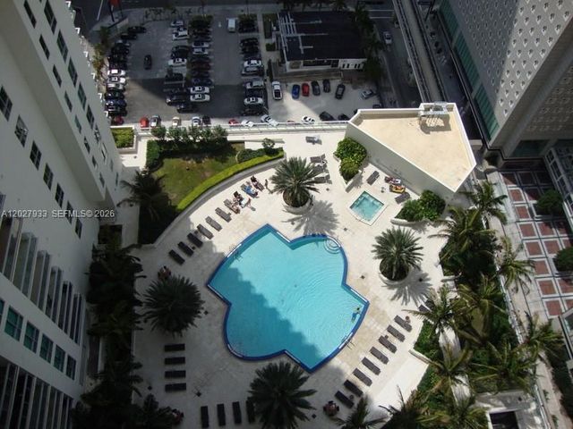300 S Biscayne Blvd T-2909, Miami, FL 33131