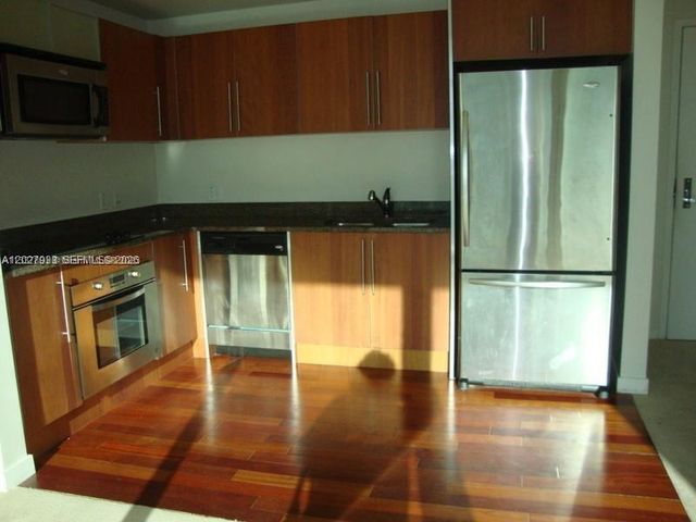 300 S Biscayne Blvd T-2909, Miami, FL 33131
