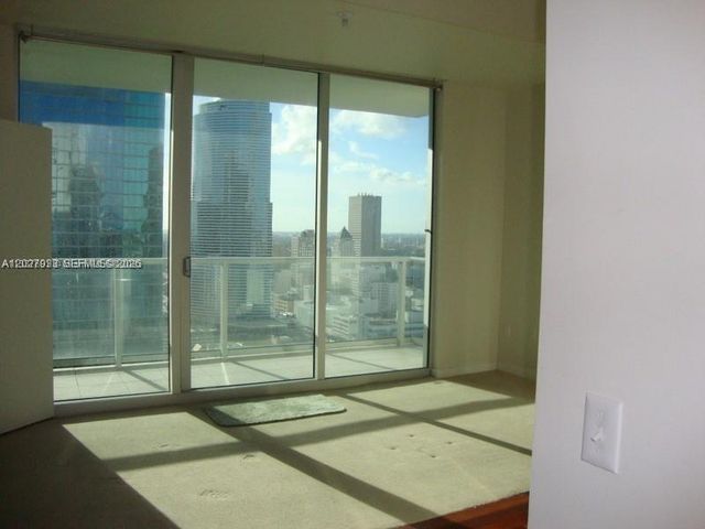 300 S Biscayne Blvd T-2909, Miami, FL 33131