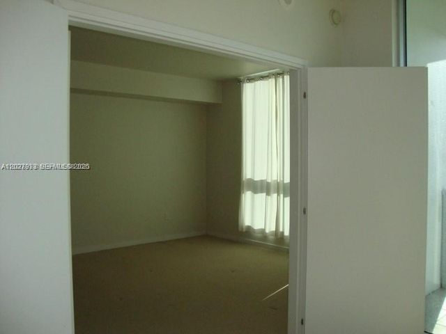300 S Biscayne Blvd T-2909, Miami, FL 33131