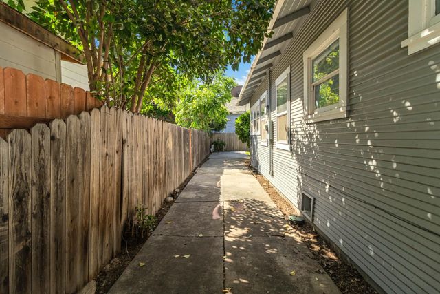 828 8th St, Marysville, CA 95901