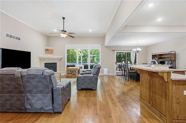 497 S 137th Place, Bonner Springs, KS 66012