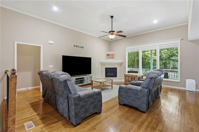 497 S 137th Place, Bonner Springs, KS 66012