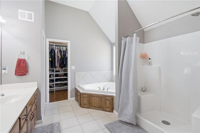497 S 137th Place, Bonner Springs, KS 66012