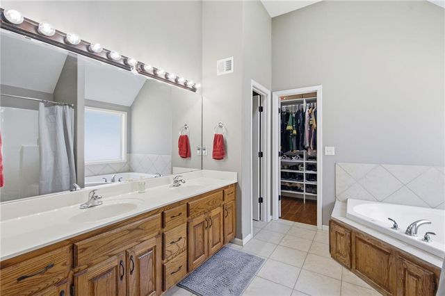 497 S 137th Place, Bonner Springs, KS 66012