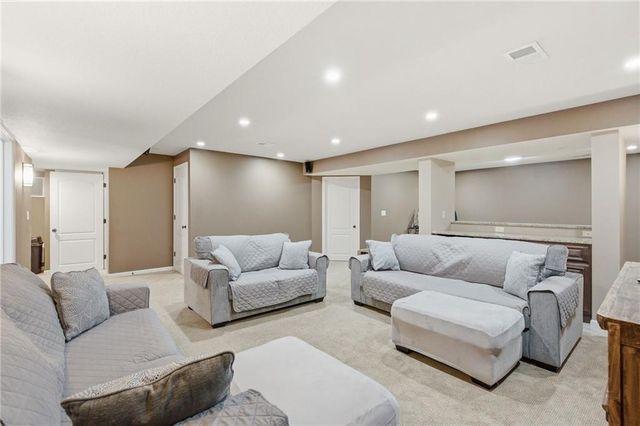 497 S 137th Place, Bonner Springs, KS 66012