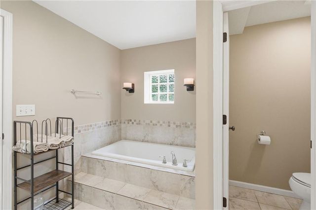 497 S 137th Place, Bonner Springs, KS 66012