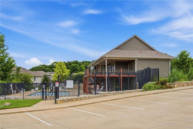 497 S 137th Place, Bonner Springs, KS 66012