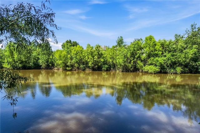 497 S 137th Place, Bonner Springs, KS 66012