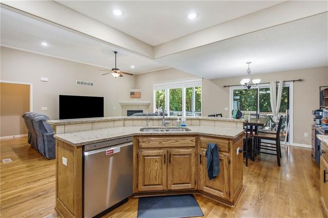 497 S 137th Place, Bonner Springs, KS 66012