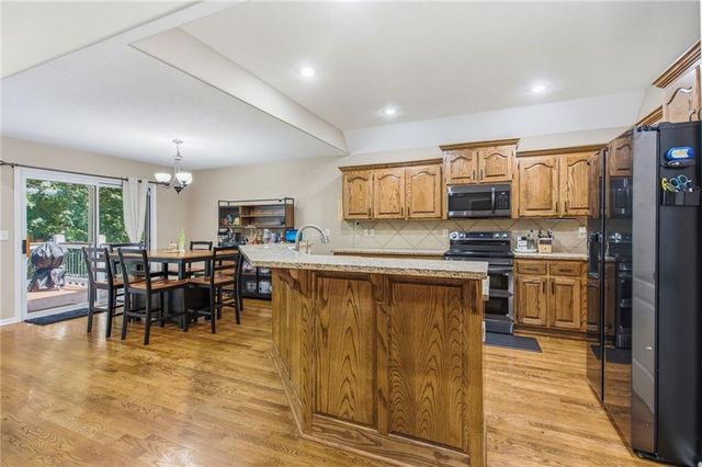 497 S 137th Place, Bonner Springs, KS 66012