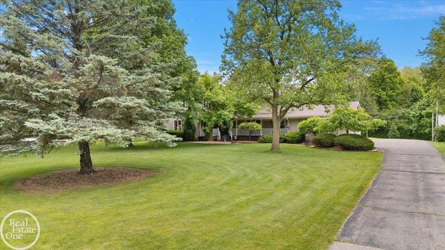 88 Aspinwall Drive, Troy, MI 48098