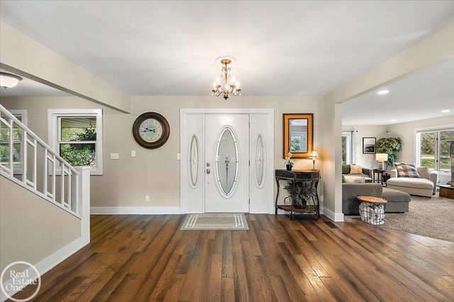 88 Aspinwall Drive, Troy, MI 48098