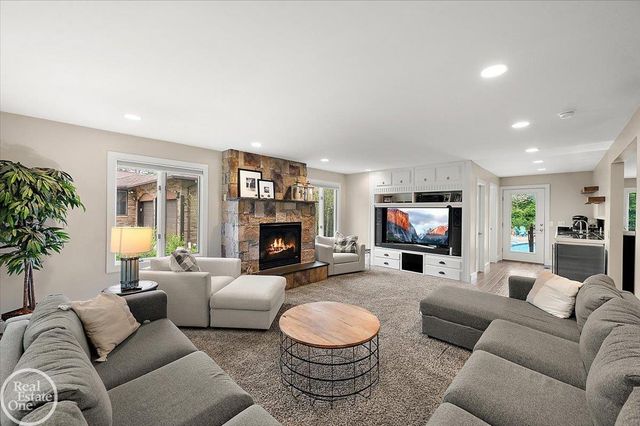 88 Aspinwall Drive, Troy, MI 48098