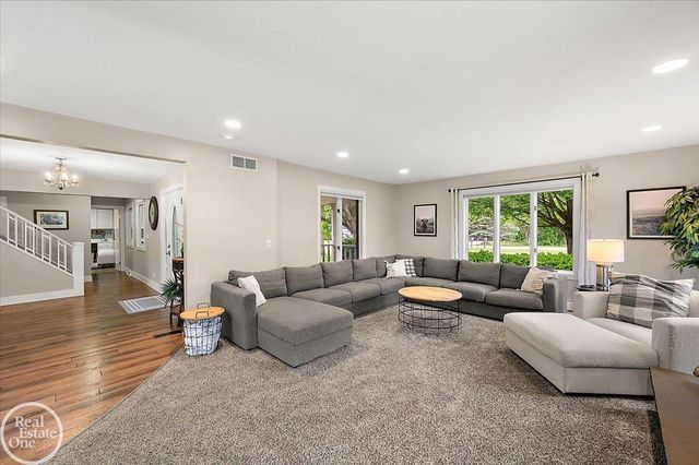 88 Aspinwall Drive, Troy, MI 48098