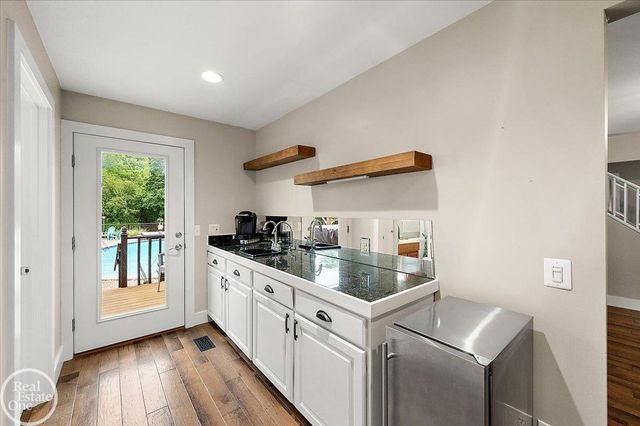 88 Aspinwall Drive, Troy, MI 48098