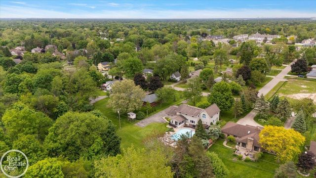 88 Aspinwall Drive, Troy, MI 48098