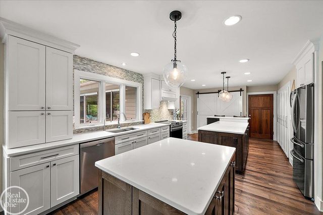 88 Aspinwall Drive, Troy, MI 48098