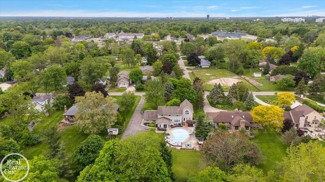 88 Aspinwall Drive, Troy, MI 48098