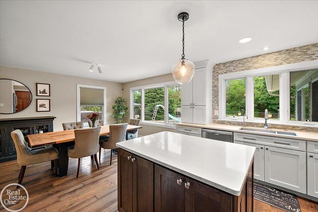 88 Aspinwall Drive, Troy, MI 48098