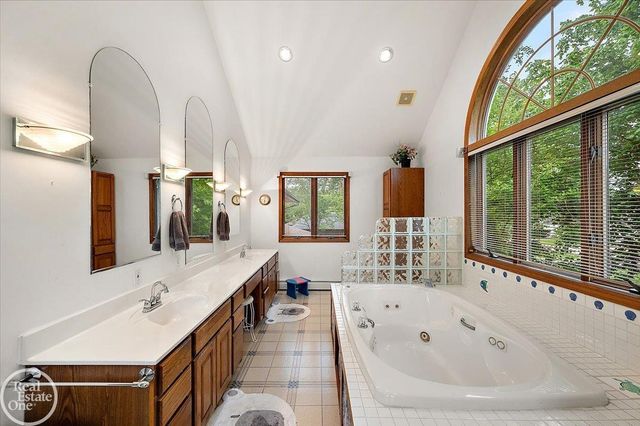 88 Aspinwall Drive, Troy, MI 48098