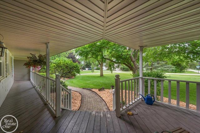 88 Aspinwall Drive, Troy, MI 48098