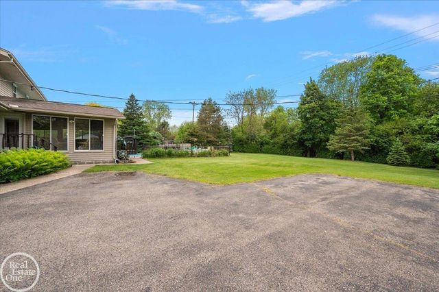 88 Aspinwall Drive, Troy, MI 48098