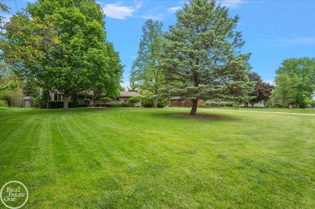 88 Aspinwall Drive, Troy, MI 48098